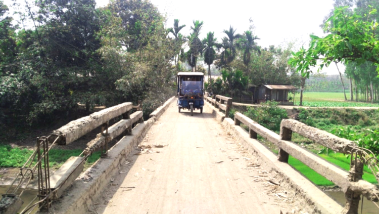কুড়িগ্রামে দূর্গারাম ক্যানেলের উপর ঝুঁকিপূর্ণ ব্রীজ, জনদুর্ভোগ চরমে