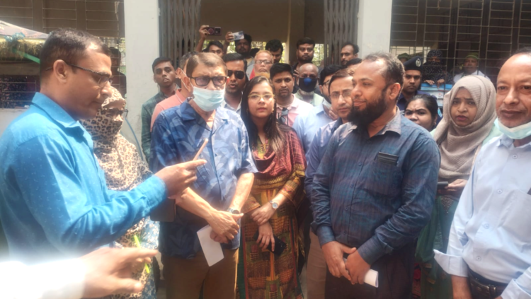 কালিগঞ্জ উপজেলা স্বাস্থ্য কমপ্লেক্সে স্বাস্থ্যমন্ত্রীর আকস্মিক   পরিদর্শন