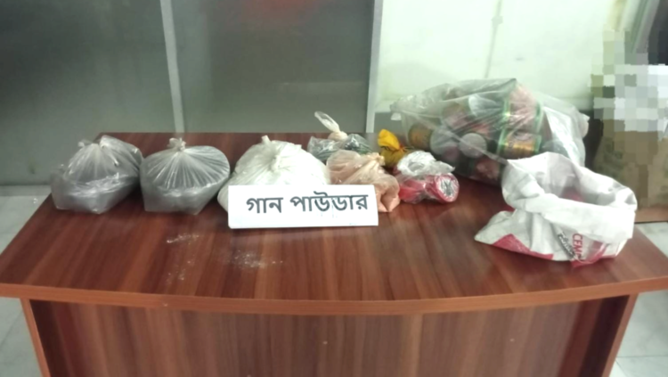 শিবগঞ্জে র‍্যাবের অভিযান ৯ কেজি গানপাউডার ও বিপুল পরিমাণ বোমা তৈরির সরঞ্জাম উদ্ধার