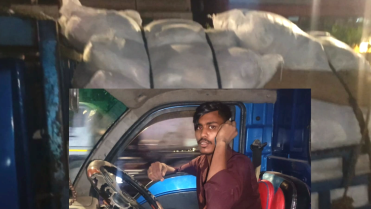 রাজধানীর তেজগাঁওয়ে ওএমএসের চাল-আটা পাচারের সময় ট্রাকসহ মালামাল জব্দ আটক ৪