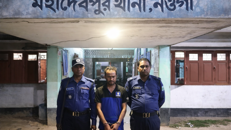 ১৬০ পিচ ট্যাপেন্টাডল ট্যাবলেট সহ এক ব্যক্তিকে গ্রেফতার করেছে মহাদেবপুর থানা পুলিশ