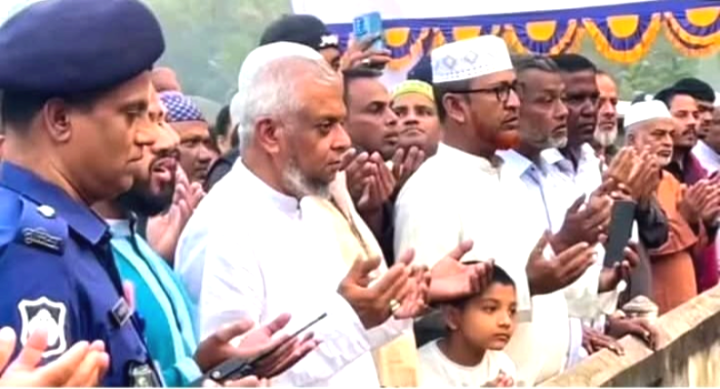 কমলগঞ্জে নিজ গ্রামে দাদা–দাদির কবর জিয়ারত করলেন মন্ত্রী আরিফুল হক চৌধুরী