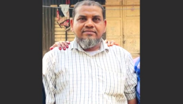 ফল ব্যবসায়ী জাকিরকে কুপিয়ে হত্যা, বসতঘরে জনতার  আগুন