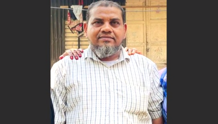 ফল ব্যবসায়ী জাকিরকে কুপিয়ে হত্যা, বসতঘরে জনতার  আগুন