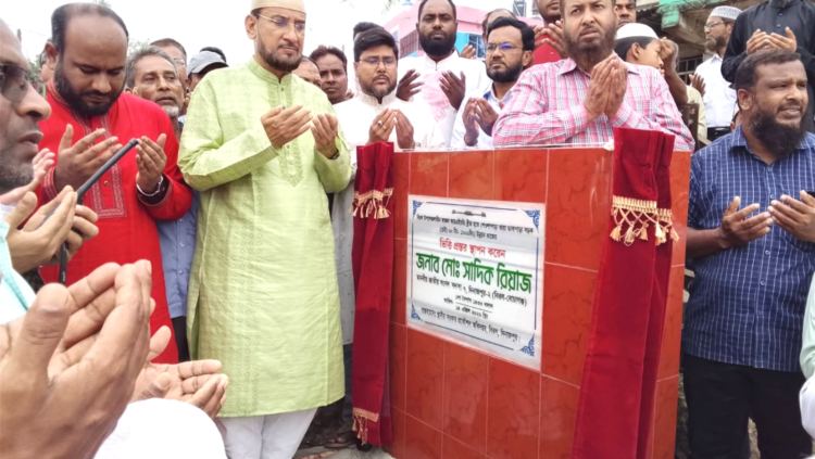 বিরল উপজেলাধীন কাঞ্চন আরএইচডি ব্রীজ হইতে পেওশাপাড়া ভায়া ডাঙ্গাপাড়া সড়ক নির্মাণ কাজের শুভ উদ্বোধন