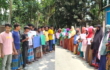 কুড়িগ্রামের ফুলবাড়ীতে মোবাইল ফোনে একাধিক বিয়ের প্রতিবাদে মানববন্ধন