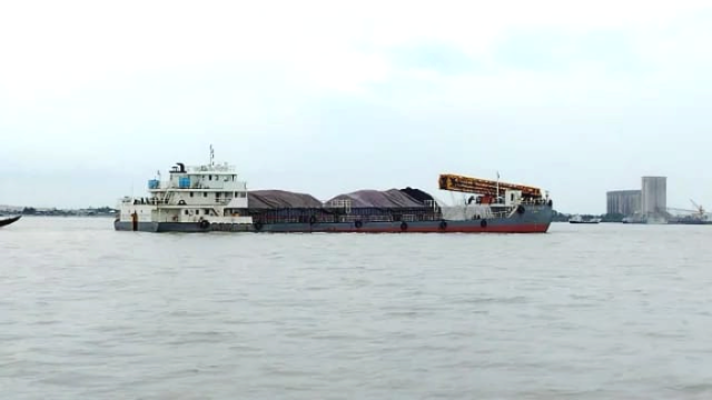 ইন্দোনেশিয়া থেকে ২৯,৭৭৩ মেট্রিক টন কয়লা মোংলায়, রামপাল বিদ্যুৎকেন্দ্রে সরবরাহ স্বাভাবিক