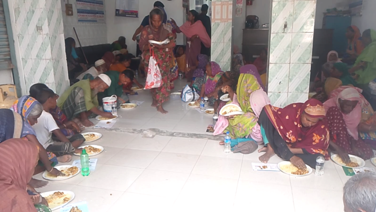 নজিপুরে মানবতার এক অনন্য সেনানি: অসহায়দের মুখে হাসি ফোটাচ্ছেন