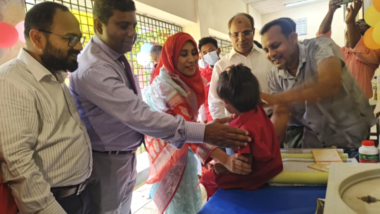 আমতলীতে হাম–রুবেলা টিকাদান কর্মসূচির তৃতীয় ধাপের উদ্বোধন