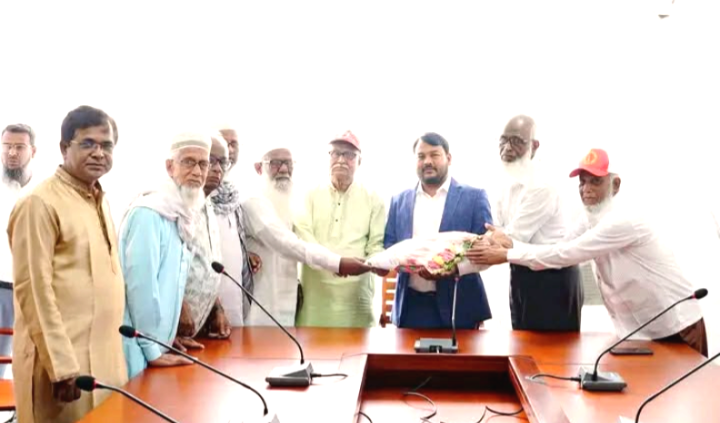 রাজশাহী সিটি কর্পোরেশনের প্রশাসকের সঙ্গে মুক্তিযোদ্ধা সমবায় সমিতির সৌজন্য সাক্ষাৎ