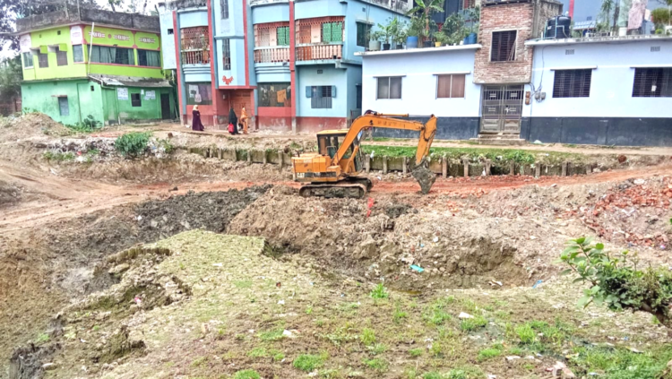 সান্তাহারে সরকারি পুকুর রক্ষায় পদক্ষেপ