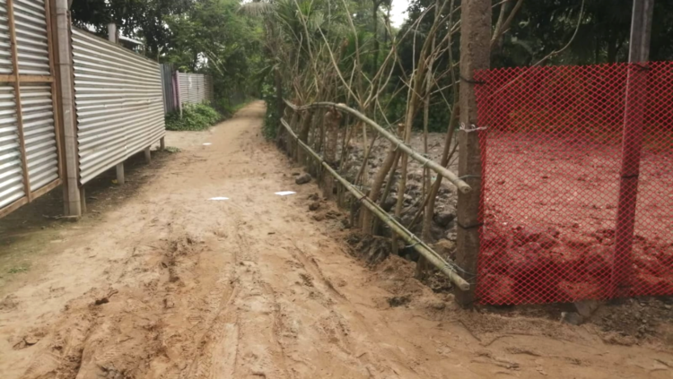 কোনাপাড়ায় সড়ক দখল নিয়ে চরম ভোগান্তি, চলাচলে দুর্ভোগ