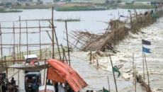 নেত্রকোনায় মেঘালয়ের পাহাড়ি ঢলে ভেসে গেছে সোমেশ্বরী নদীর অস্থায়ী সেতু, ঝুঁকিতে পারাপার