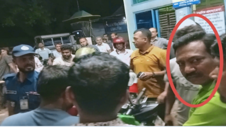 মণিরামপুরে জ্বালানি তেল সংগ্রহের সময় পুলিশের সামনেই উশৃঙ্খল  বাইকারদের বিশৃঙ্খলা