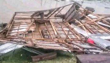 তজুমদ্দিনে কালবৈশাখীর ঝড়ে প্রাথমিক বিদ্যালয়ের ঘর লন্ডভন্ড