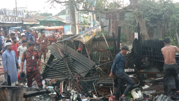 লৌহজংয়ে ভাঙ্গারি দোকানে ভয়াবহ অগ্নিকাণ্ড পুড়ে ছাই ৫ লাখ টাকার মালামাল