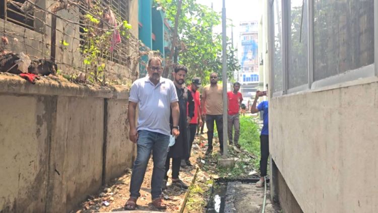 মুন্সিগঞ্জ হাসপাতালে ড্রেনেজ পরিষ্কারে মাসুদ রানা এগিয়ে