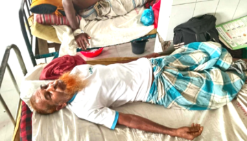 আমতলীতে মামলায় স্বাক্ষী দেওয়ায় আসামীরা ক্ষিপ্ত হয়ে এক স্বাক্ষীকে পিটিয়ে আহত করেছে, হাসপাতালে ভর্তি