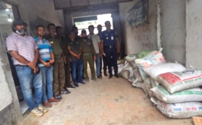 শ্যামনগর বাজারে অভিযান, সুন্দরবন থেকে আনা ২২৫০ কেজি নিষিদ্ধ শামুক জব্দ