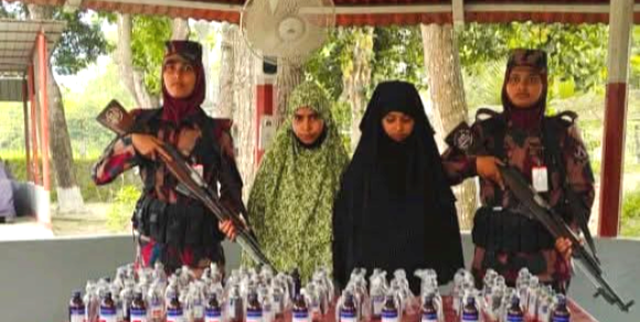 সীমান্তে বিজিবির অভিযানে ভারতীয় মাদকদ্রব্যসহ দুই নারী গ্রেফতার