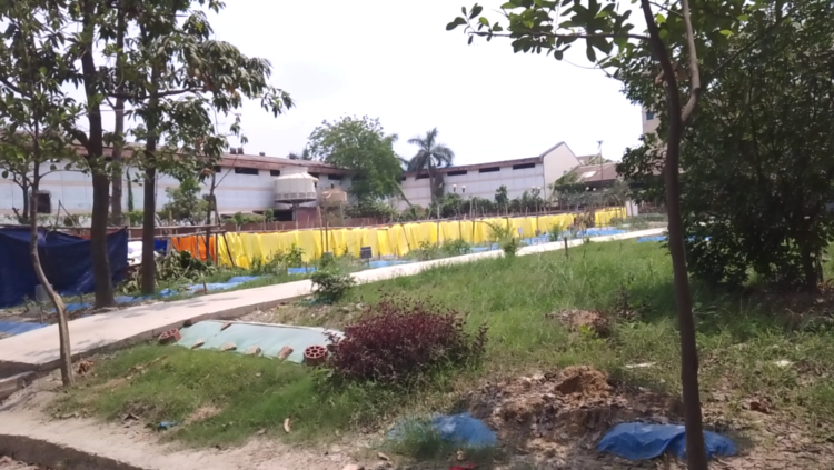 কবরস্থানের জমি দখল করে অবৈধ ডাইং কারখানা: ফতুল্লায় এলাকাবাসীর চরম ক্ষোভ