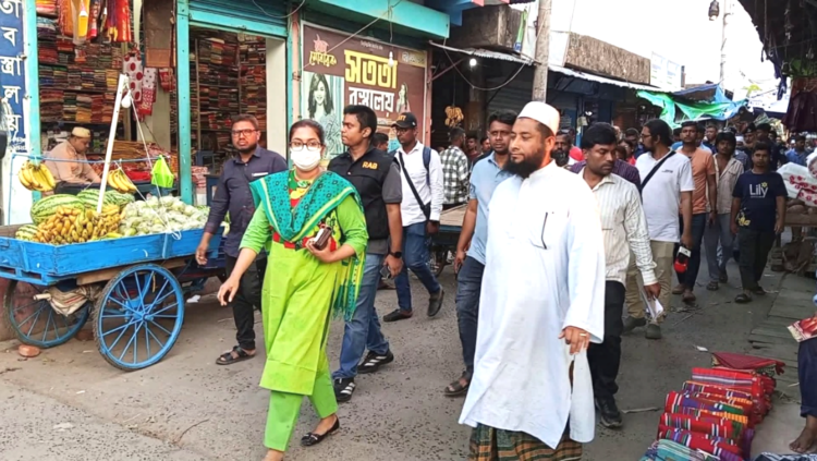 মোংলায় জাতীয় গোয়েন্ধা সংস্থার সংবাদের ভিত্তিতে  তেলের গোডাউনে প্রসাশনের অভিযান