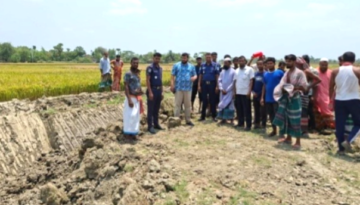 শ্যামনগরে কৃষি জমির মাটি ইট ভাটায় বিক্রির দায়ে ১০০০ টাকা জরিমানা