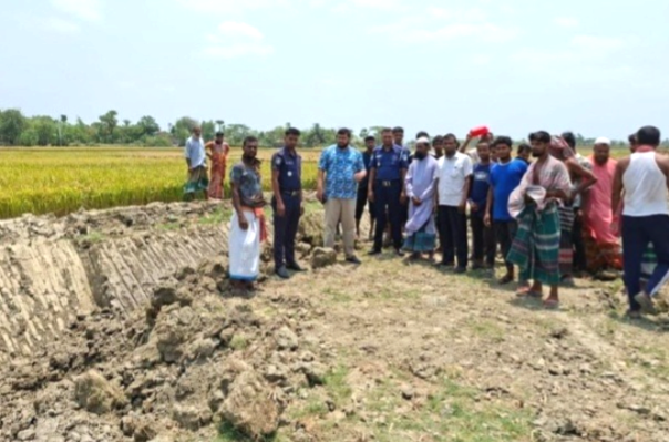 শ্যামনগরে কৃষি জমির মাটি ইট ভাটায় বিক্রির দায়ে ১০০০ টাকা জরিমানা