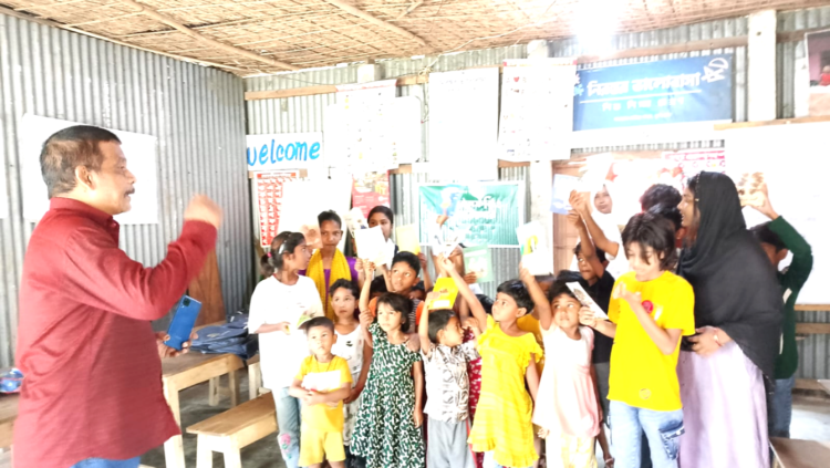 নিরন্তর ভালবাসা বিদ্যালয়ে- ঘাসফড়িং পাঠাগারের বই বিতরণ অনুষ্ঠিত