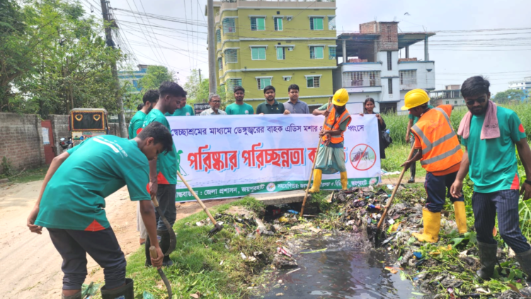 জয়পুরহাটে এডিস মশার প্রজনন স্থল ধ্বংসের খাল পরিষ্কার পরিচ্ছন্ন কর্মসূচি