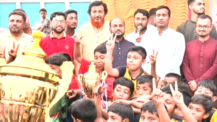 শালিখায় প্রাথমিক বিদ্যালয় গোল্ডকাপ ফুটবল টুর্নামেন্টের ফাইনাল ও পুরস্কার বিতরণ