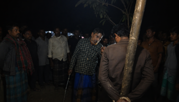 জুয়ার টাকা জোগাতে নলকূপ চুরি, হাতেনাতে ধরা—বাবার হাতেই শাস্তি