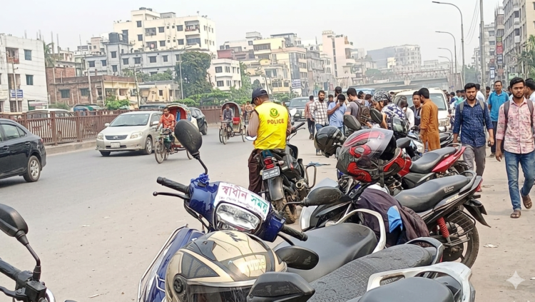 পেশাদার সাংবাদিকদের সুযোগ দেয়া হোক