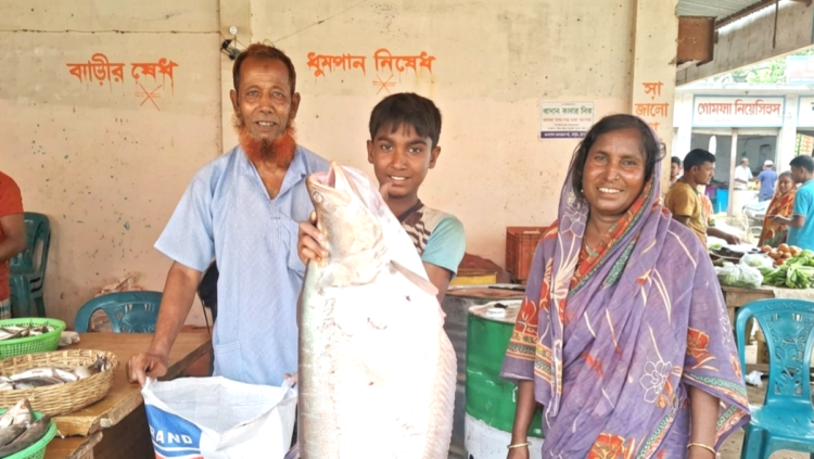 বড়শিতে ৯ কেজির ‘রূপালি দানব’: শাল্লার বেদনা বেগমের অভাবনীয় সাফল্য