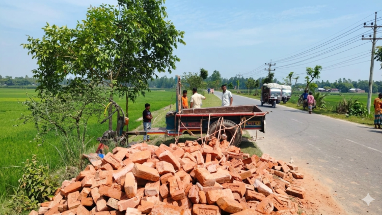 ফুলবাড়ীতে ইটবোঝাই ট্রলি উল্টে চালকের মর্মান্তিক মৃত্যু