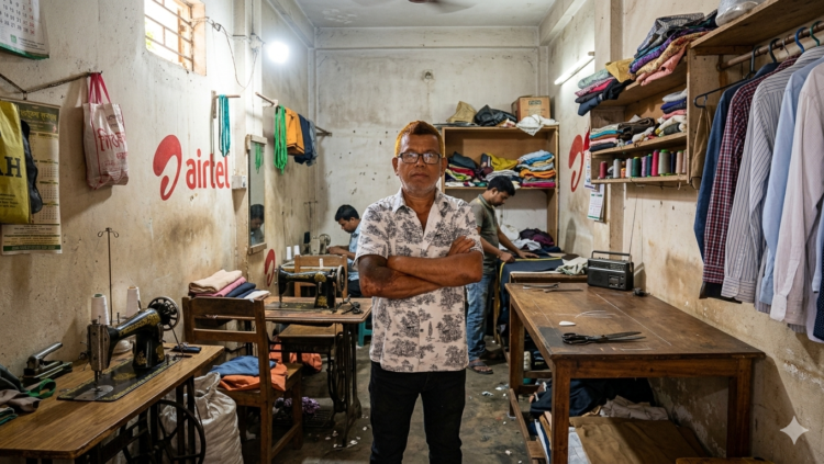 নিত্যপ্রয়োজনীয় দ্রব্যমূল্য ও বিদ্যুৎ সংকটে দিশেহারা সাধারণ মানুষ