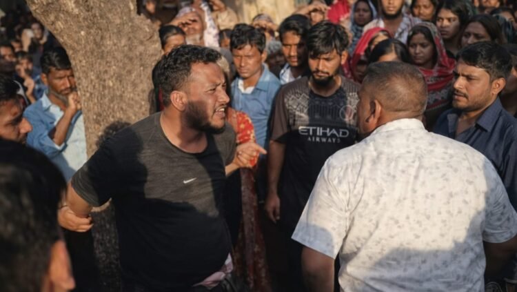 নওগাঁয় মোটরসাইকেল চুরির অভিযোগে  যুবকে গাছে বেঁধে পেটালেন ইউপি সদস্য