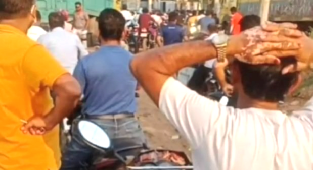 ঘোড়াশাল পেট্রোল পাম্পে তেল সরবরাহ না থাকায় যানবাহন চালকরা চরম দুর্ভোগে