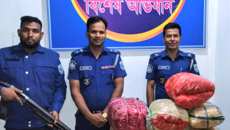 কুড়িগ্রামের উলিপুরে ২৭.৫ কেজি গাঁজাসহ মাদক পরিবহনে ব্যবহৃত সিএনজি জব্দ করেছে পুলিশ