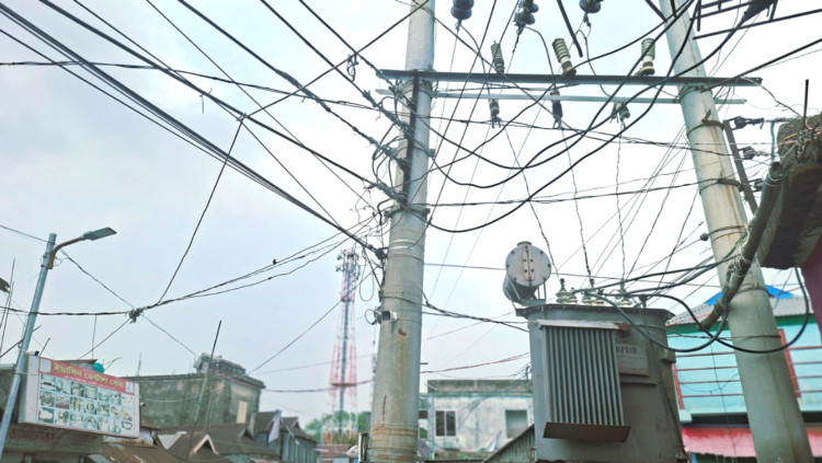 অন্ধকারে স্থবির ঘুঙ্গিয়ারগাঁও: দীর্ঘস্থায়ী বিদ্যুৎ বিভ্রাটে ব্যবসায়ীদের নাভিশ্বাস