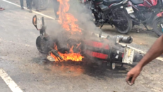 রাজারহাটে তেলের পাম্পে  মোটরসাইকেলে আগুন