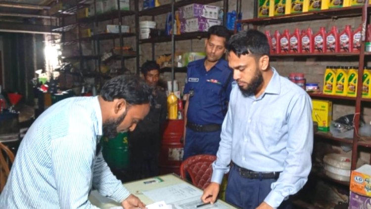 প্রতিমন্ত্রীর নির্দেশনায় নান্দাইলে জ্বালানি তেলের অবৈধ মজুদে মোবাইল কোর্ট, ৪০,০০০ টাকা জরিমানা