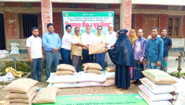 বকশীগঞ্জে ১,২৫০ কৃষকের মাঝে বিনামূল্যে উফশী ধানের বীজ ও সার বিতরণ