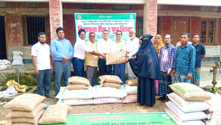 বকশীগঞ্জে ১,২৫০ কৃষকের মাঝে বিনামূল্যে উফশী ধানের বীজ ও সার বিতরণ