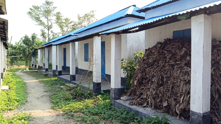 রাজারহাটের জয়কুমোর আবাসন দিনে দিনে হচ্ছে ফাঁকা, চুরি যাচ্ছে দরজা-জানালা, দুর্ভোগে অবশিষ্ট বাসিন্দারা