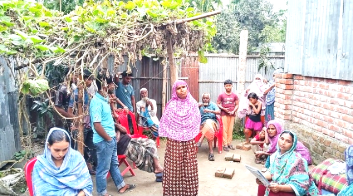 কুড়িগ্রামে অন্তঃসত্ত্বা স্ত্রীর গর্ভের সন্তানকে অস্বীকার গ্রাম্য সালিশে মারমারি