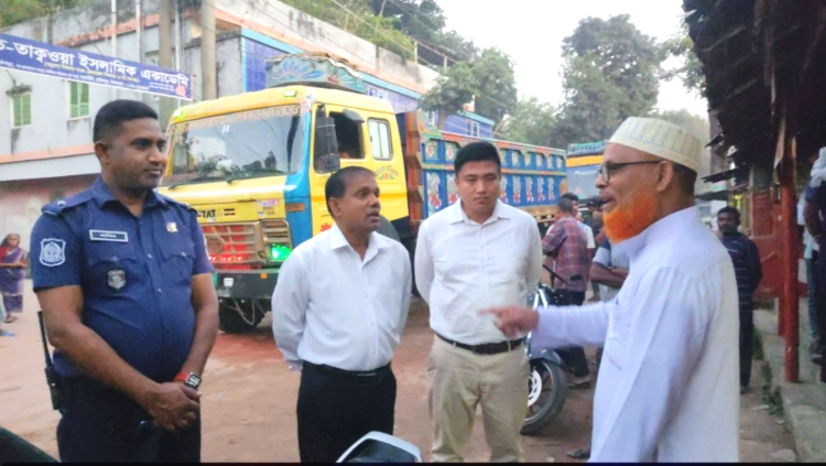 হিলিতে ভ্রাম্যমাণ আদালতে জরিমানা করলেন জেলা প্রশাসক