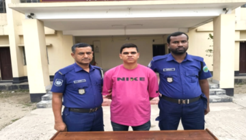 রাজশাহীতে চলন্ত ট্রেন থেকে ১০০ গ্রাম হেরোইনসহ গোদাগাড়ীর যুবক গ্রেফতার