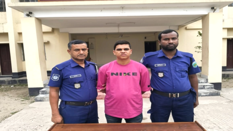 রাজশাহীতে চলন্ত ট্রেন থেকে ১০০ গ্রাম হেরোইনসহ গোদাগাড়ীর যুবক গ্রেফতার