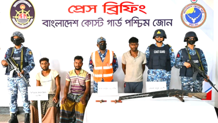 ‎সুন্দরবনে কোস্টগার্ডের অভিযানে জিম্মি ২ জেলে  এবংঅস্ত্রসহ দয়াল বাহিনীর সদস্য আটক